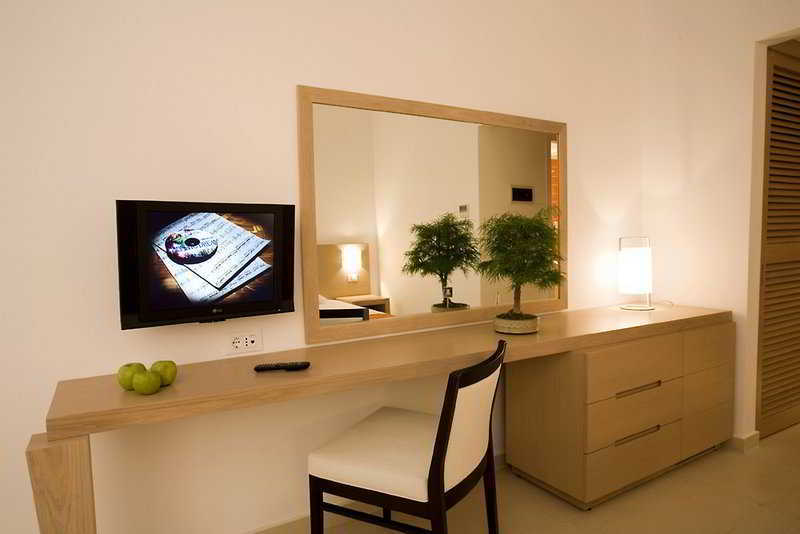 מלון Atlantica 4*